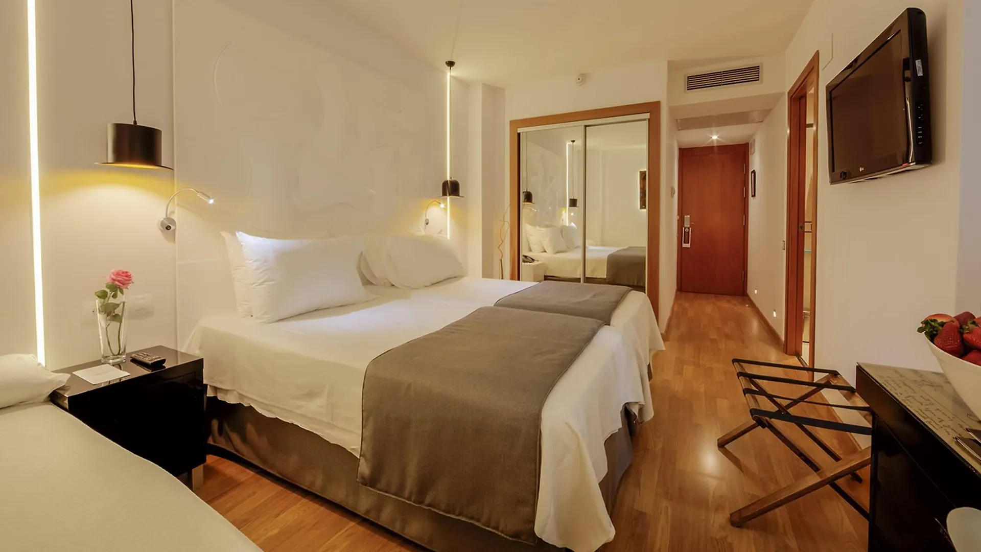 Evenia Rocafort Barcelona 3*,